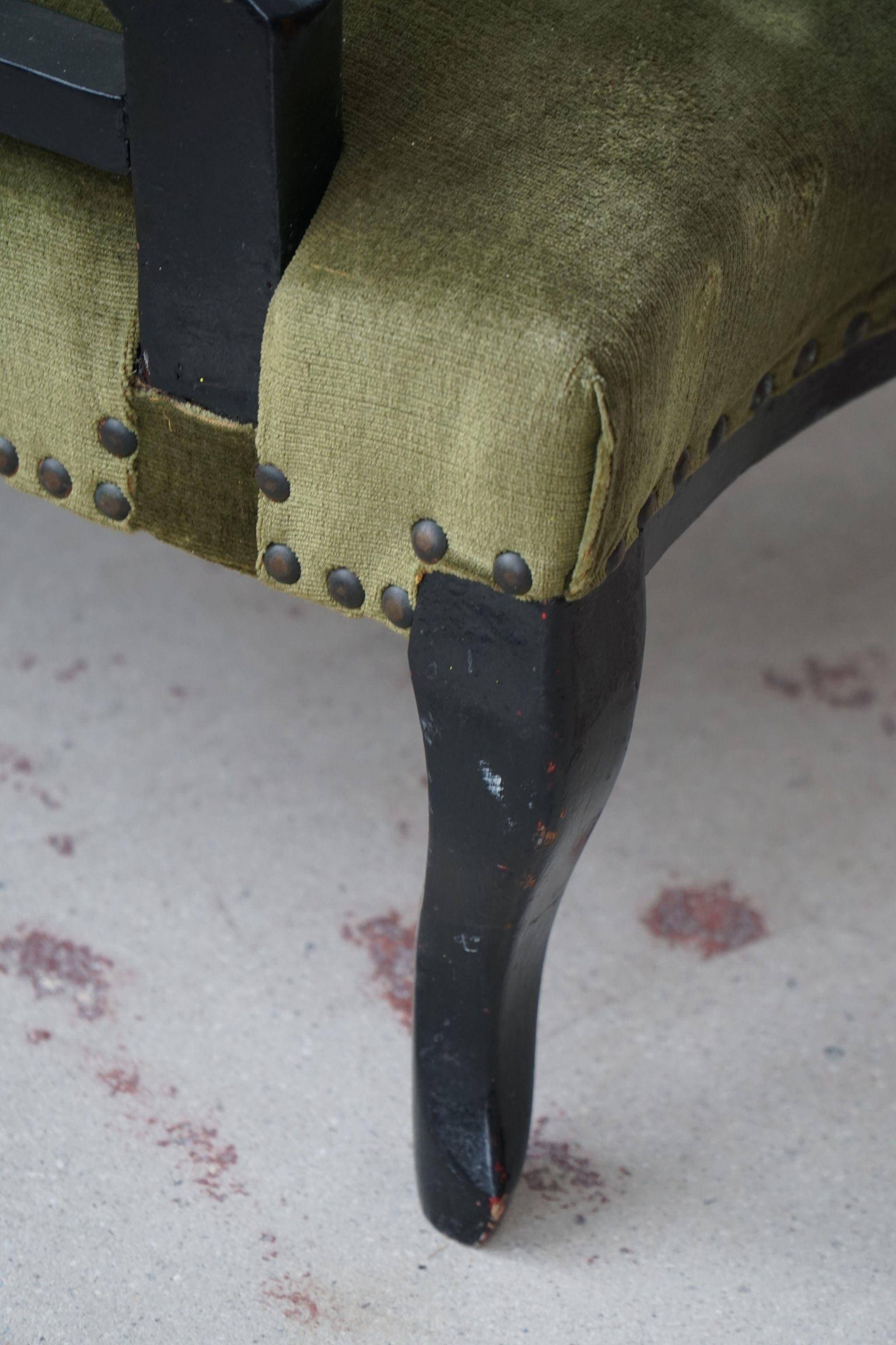 Victorian English decorative chair, velvet and wood, late 19th century.