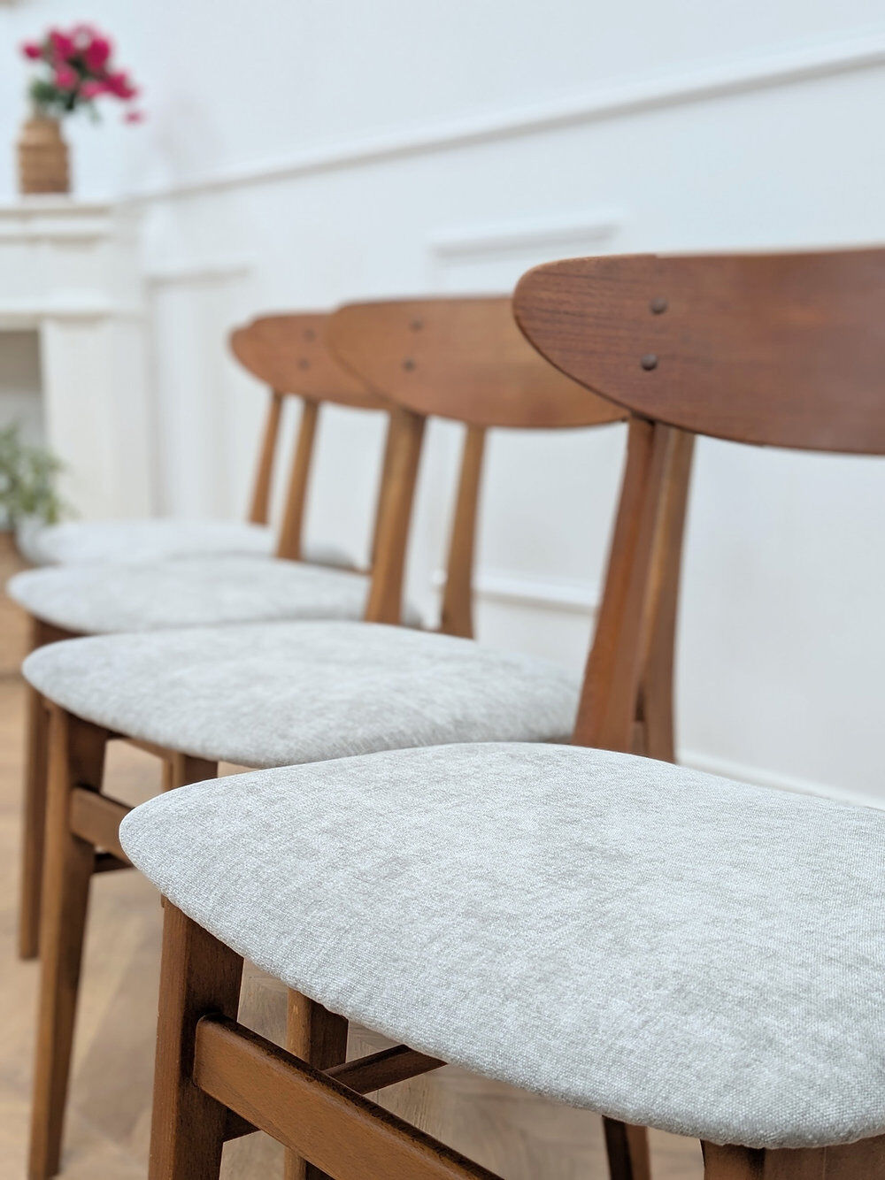 Set of 4 vintage chairs