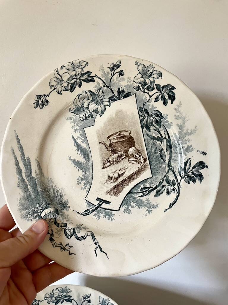Set of 12 plates Terre de Fer, model Cartels, Creil & Montereau, 1900