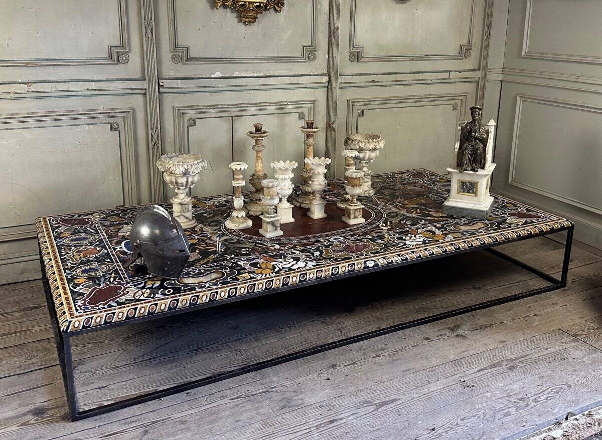 Table basse en marqueterie de marbre vers 1990