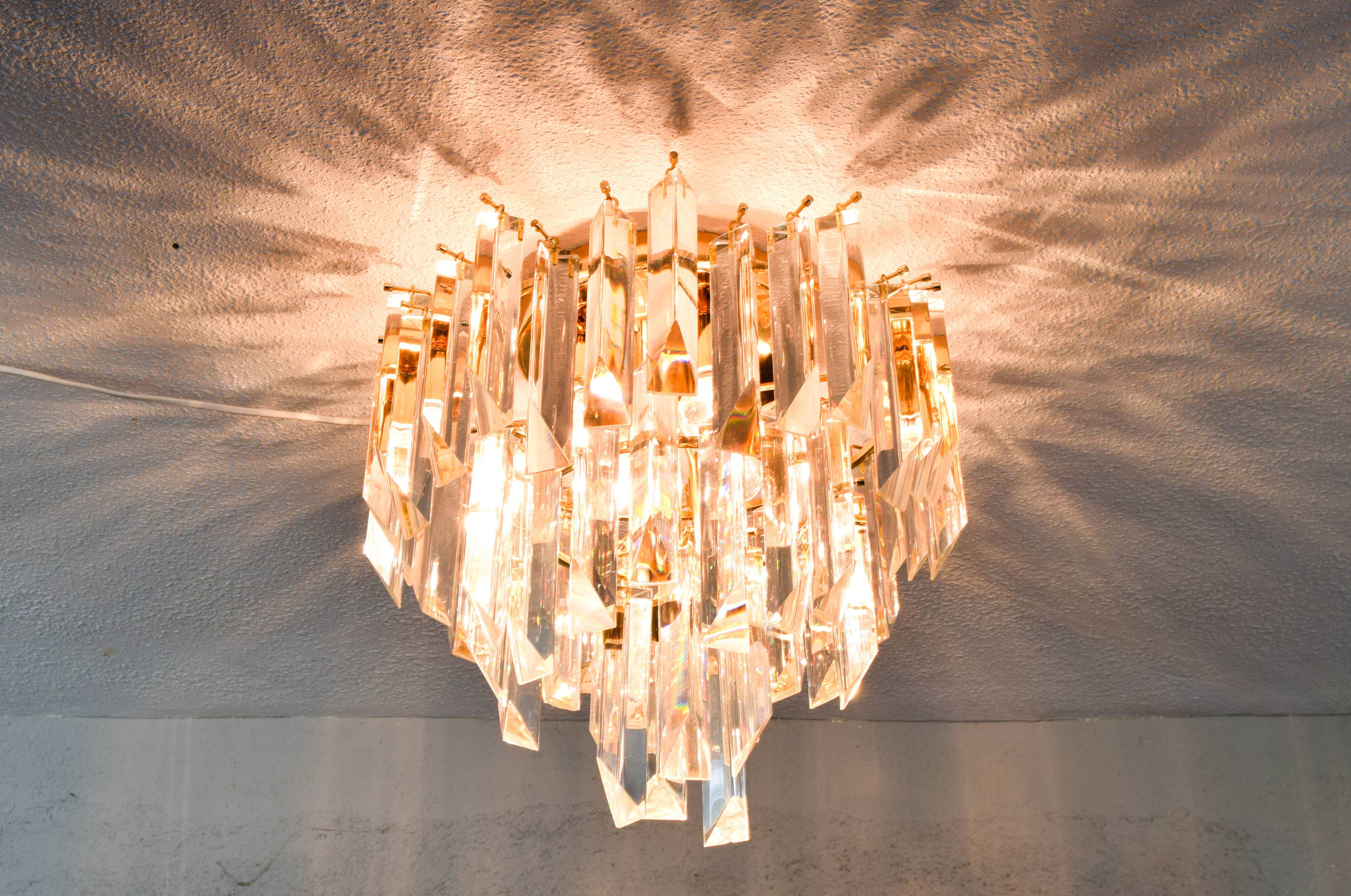 Mid-century modern Italian Venini chandelier in Murano glass Triedri