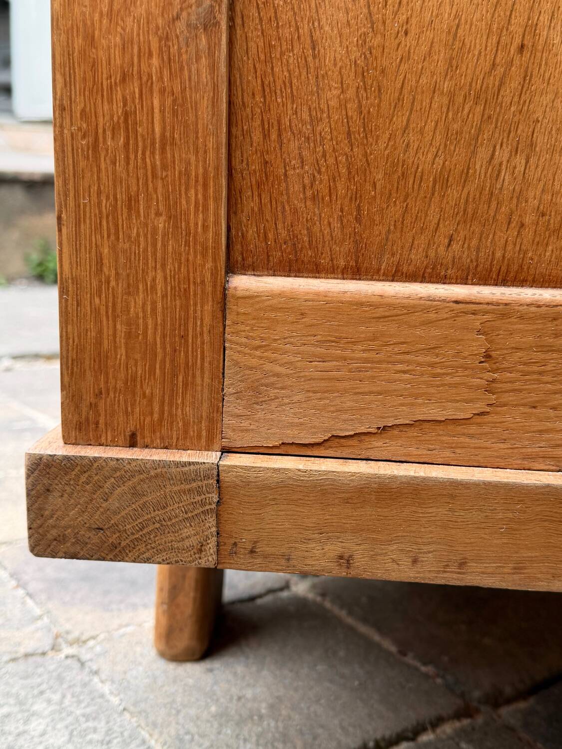 Armoire parisienne penderie porte coulissante chêne brut massif 1960