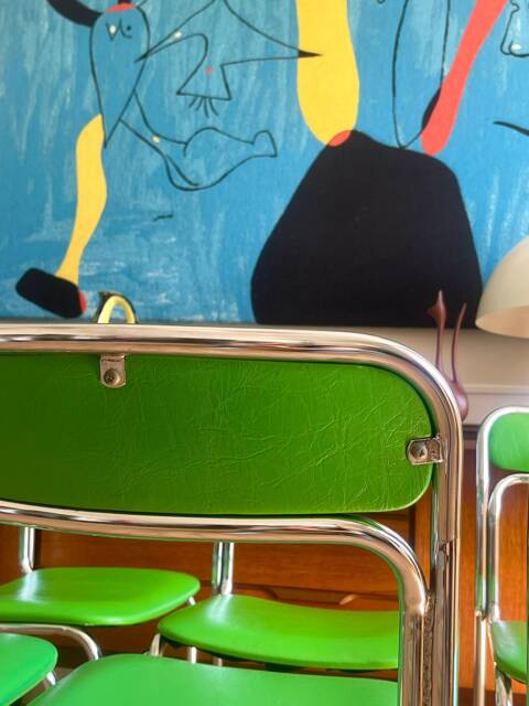 Série de 8 chaises Souvignet en chrome et skaï vert