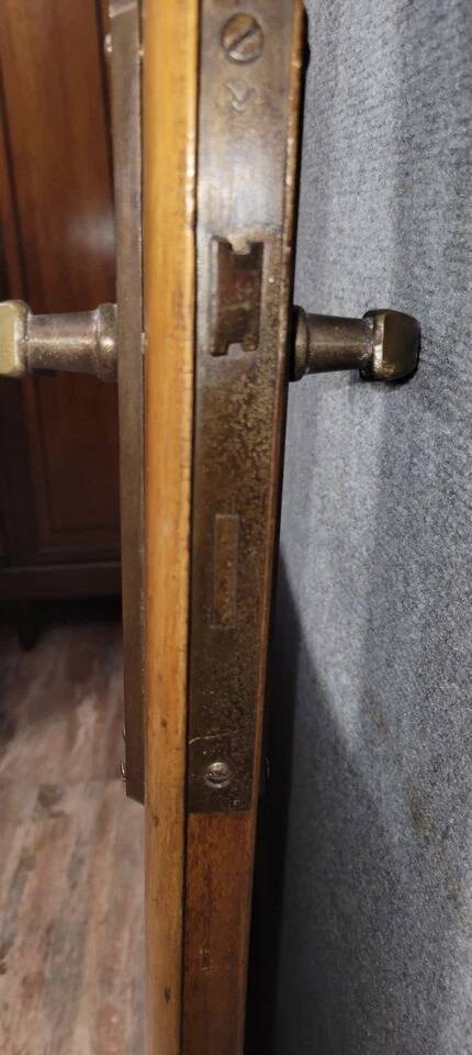 Rare 19th century door in solid walnut circa 1820