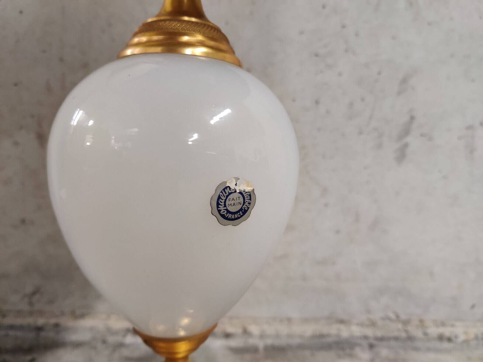 Lampe de table en laiton et opaline en forme de feuille d'ananas, années 1960