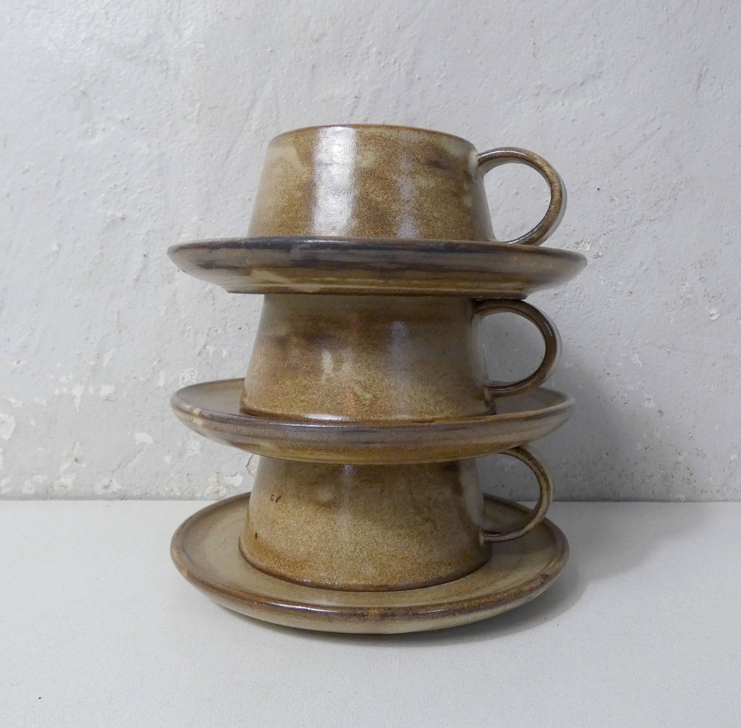 3 stoneware cups