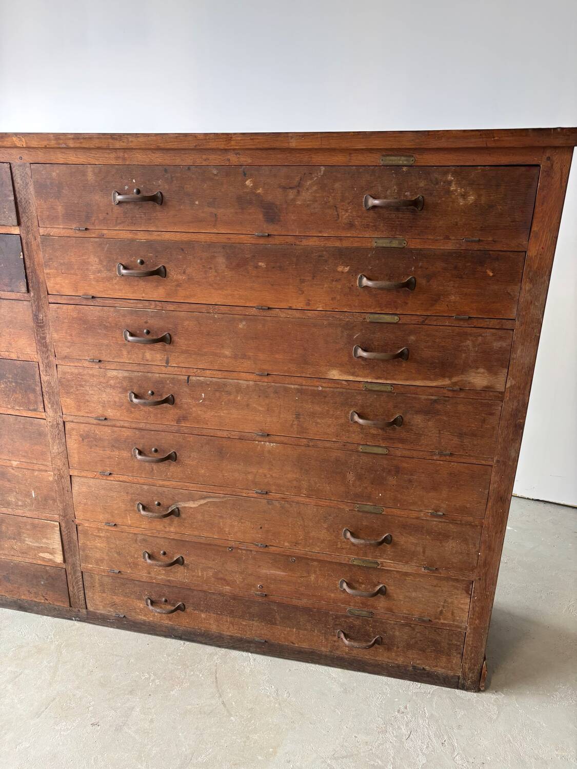 Large wooden workshop cabinet with 16 drawers, antique from the early 1900s.