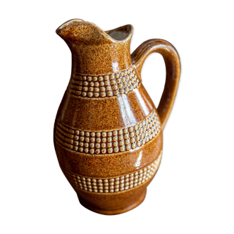 The sandstone pitcher "with pearls"