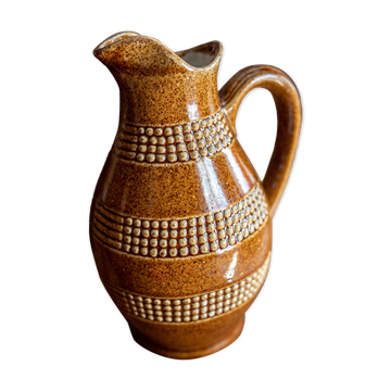 The sandstone pitcher "with pearls"
