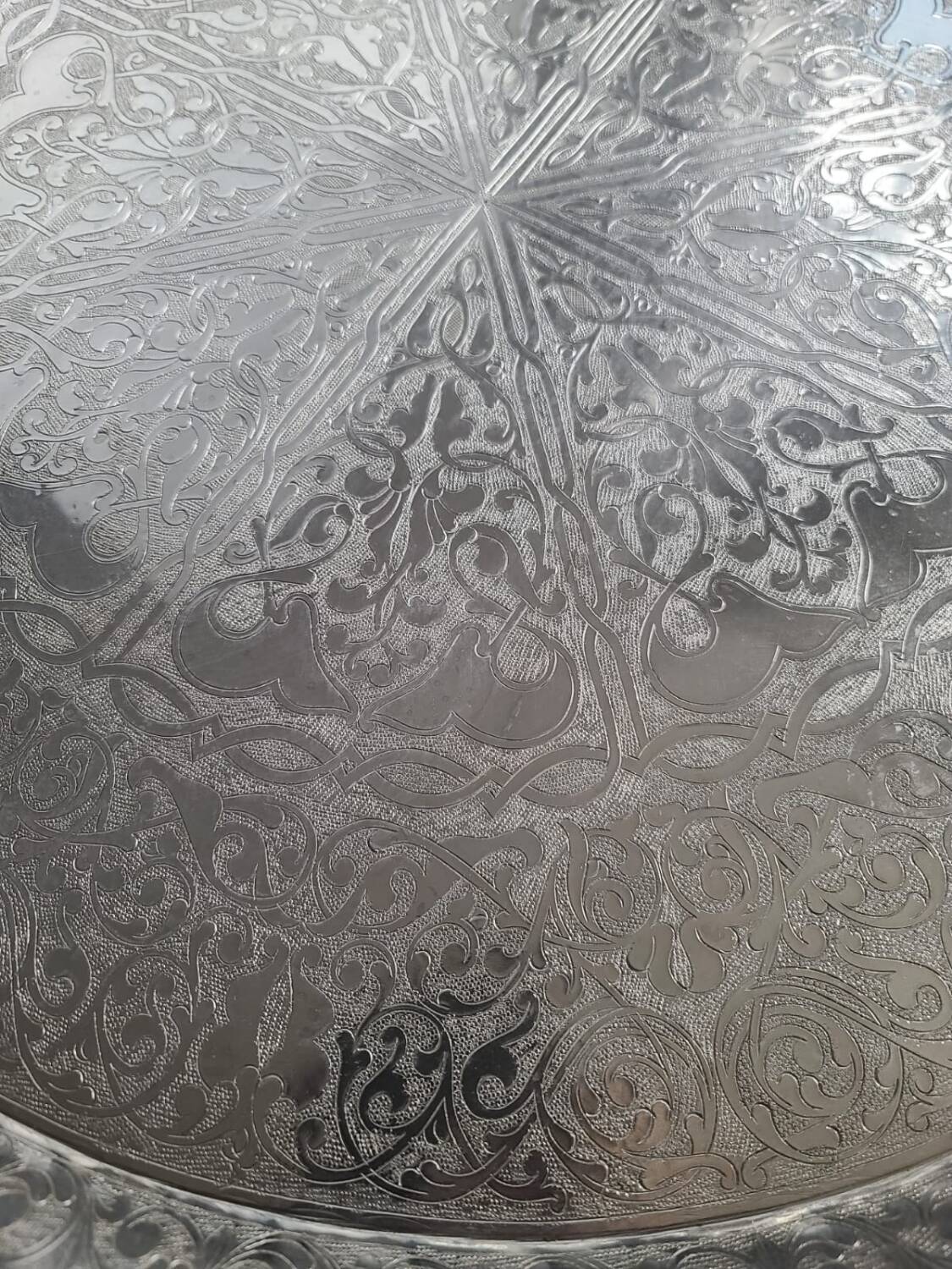 Silver-plated metal serving tray with chiseled finish #PLMR