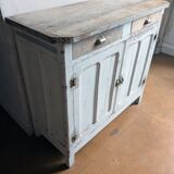 Buffet parisien vintage dans sa peinture d’origine patinée.