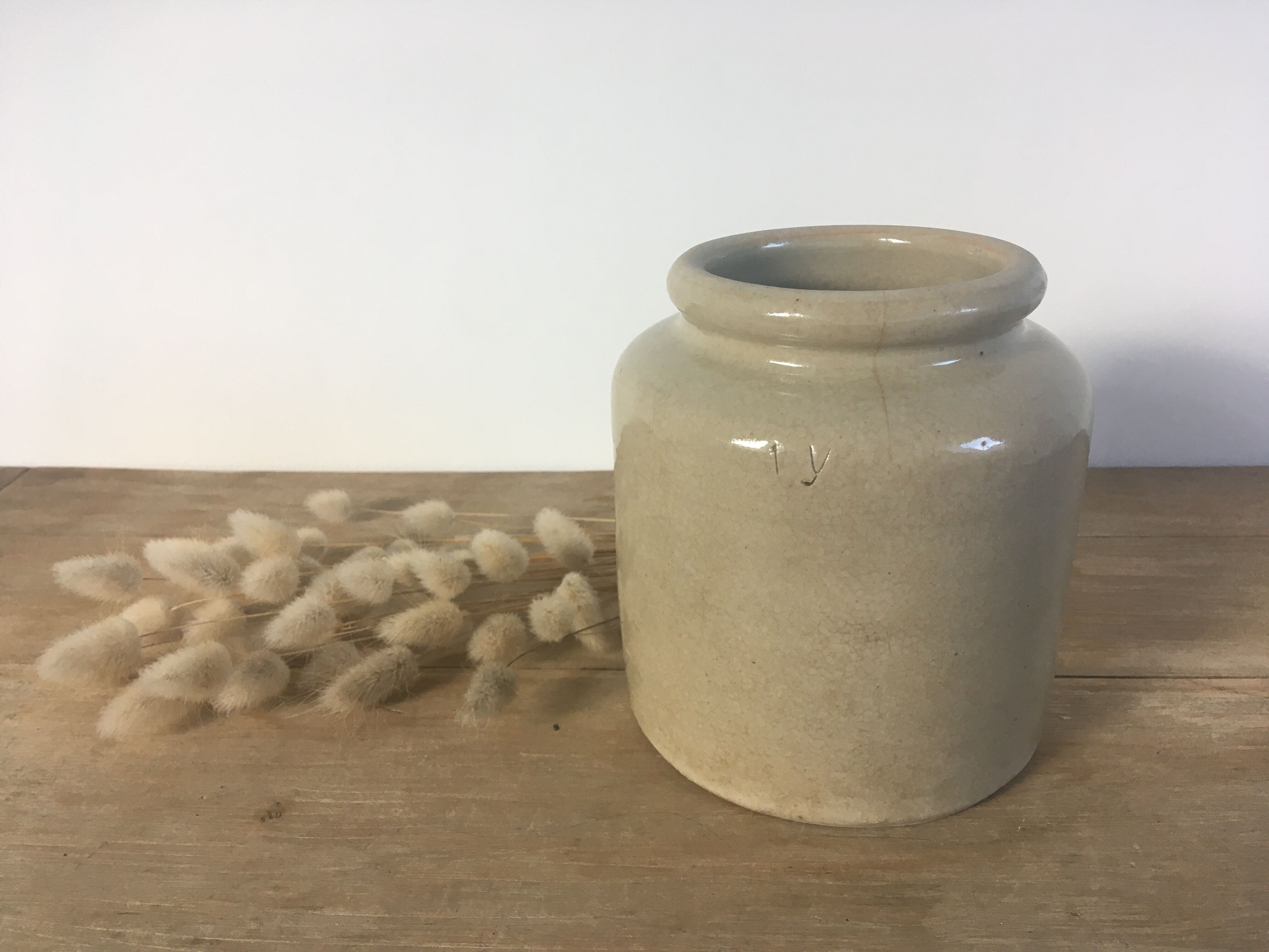 Large beige sandstone mustard pot