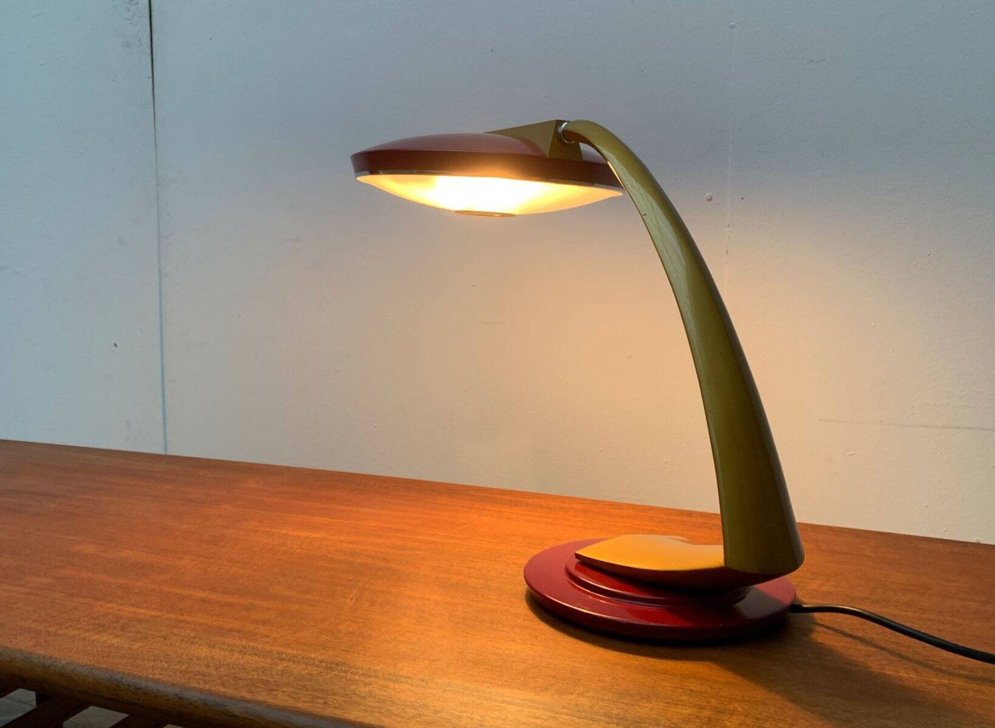 Lampe de table Boomerang Space Age par Luis Pérez De La Oliva pour Phase