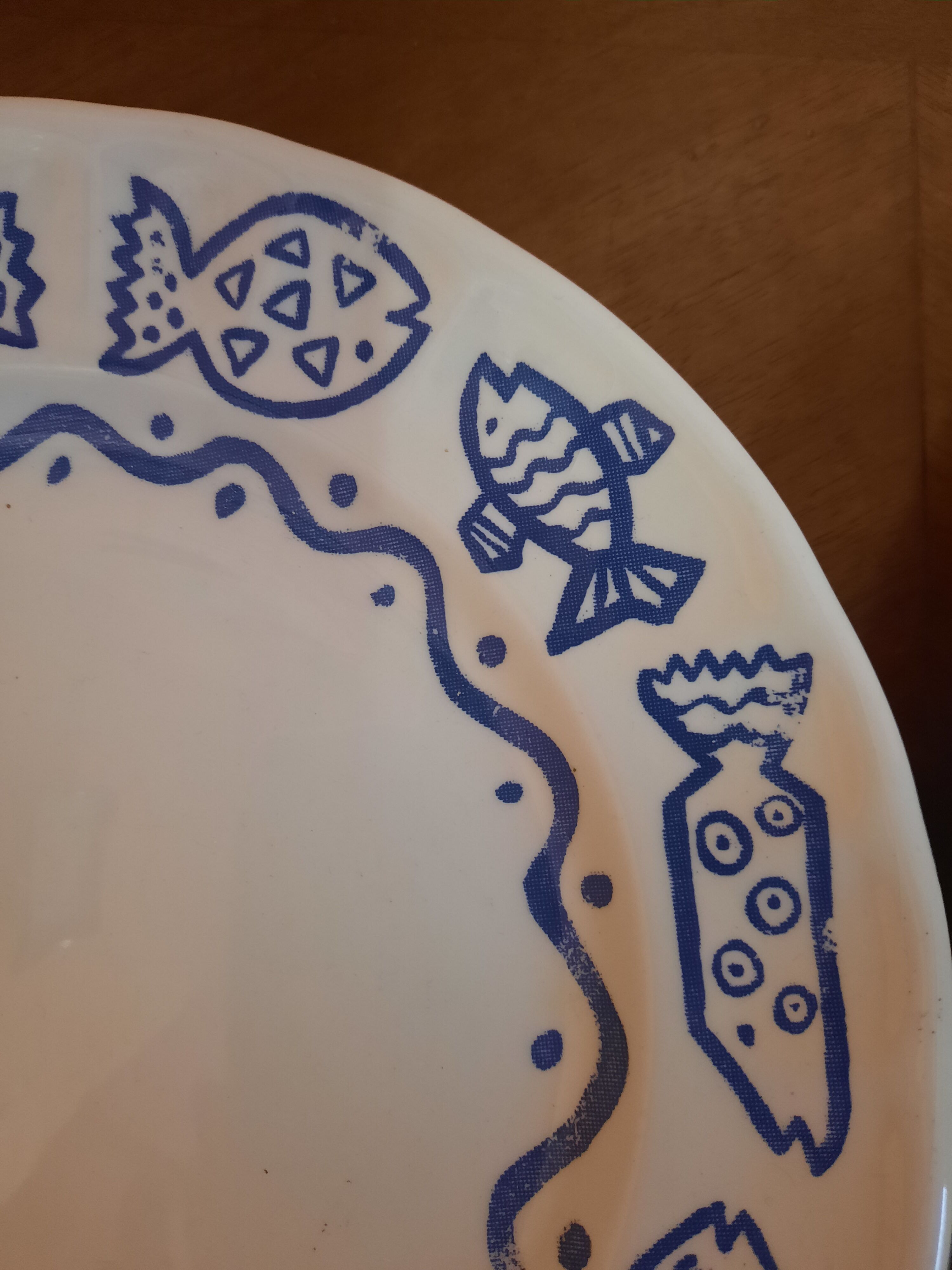 Duo of plates decorated fish