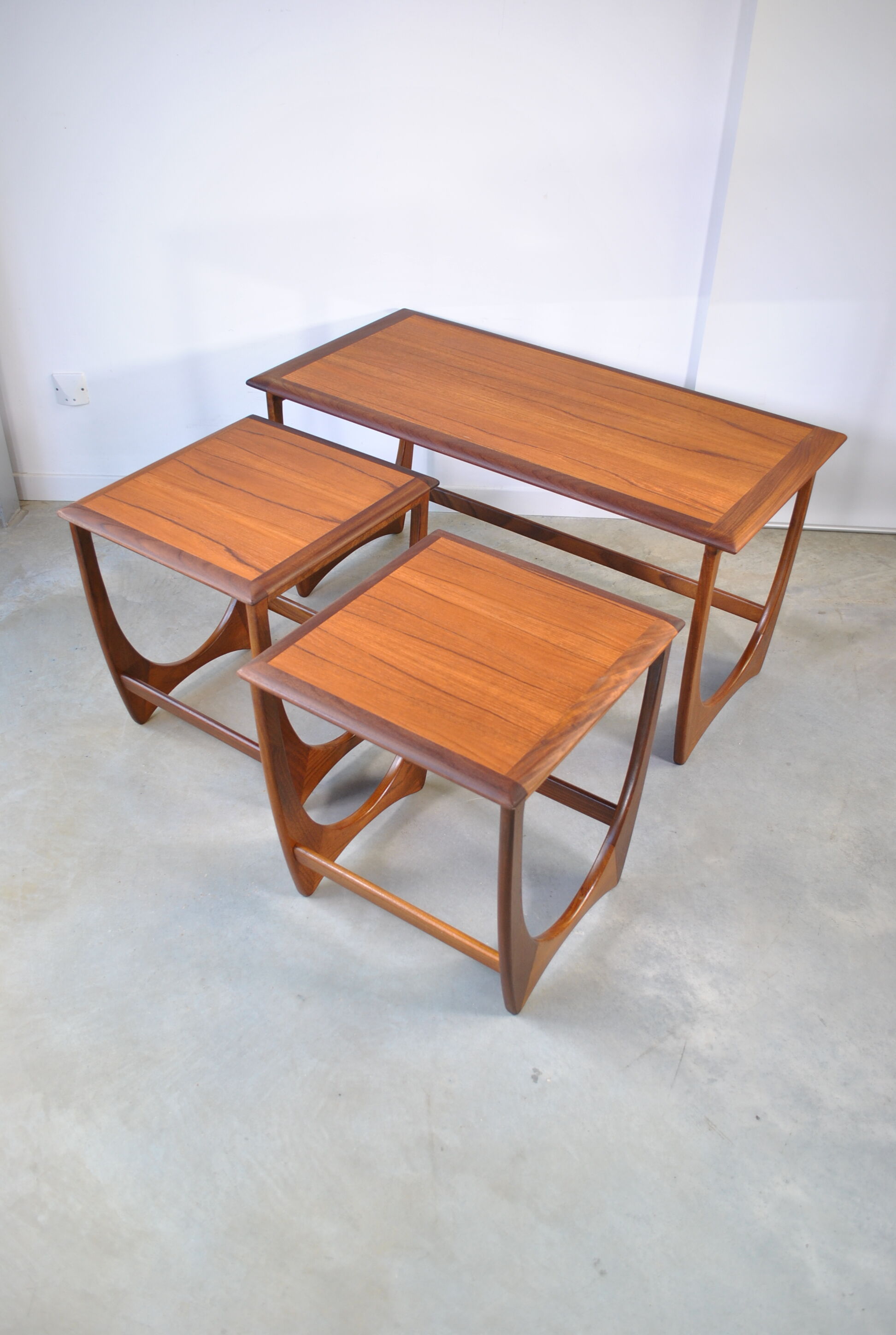 Large pull-out table G-plan 1950