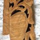 Petite table d’appoint ancienne – bois sculpté et marqueterie