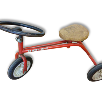 Tricycle ancien en métal et bois.