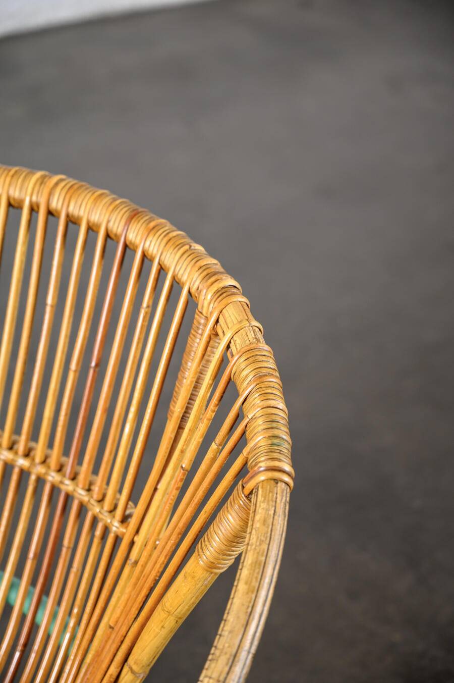 Fauteuil en rotin pieds métal vert