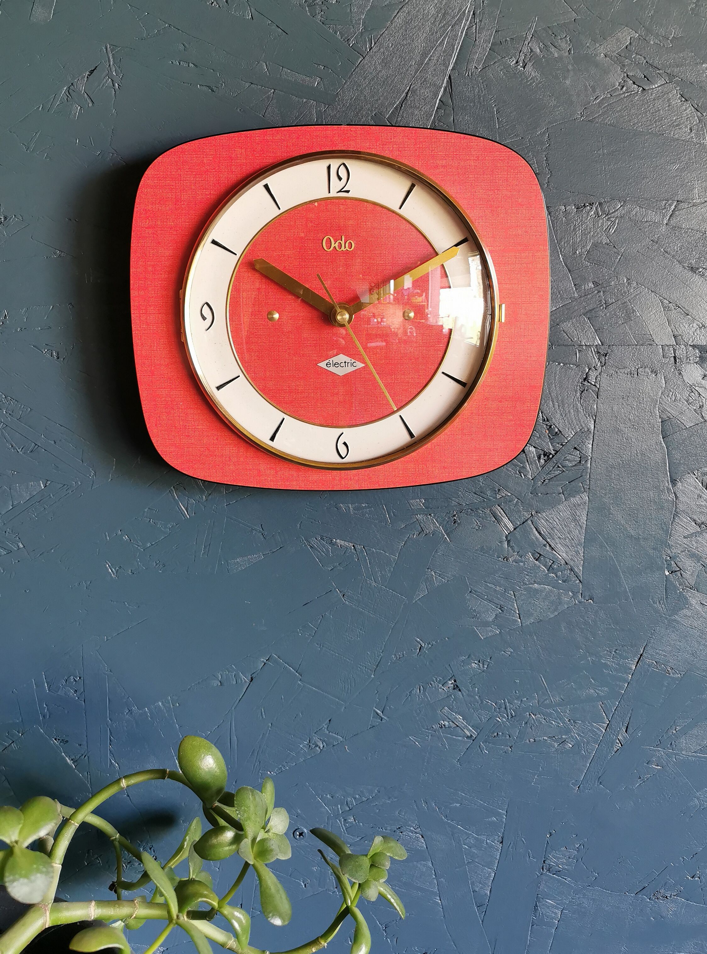 Vintage formica clock rectangular silent wall clock "Odo red"