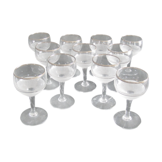 Service of granite glasses to wine