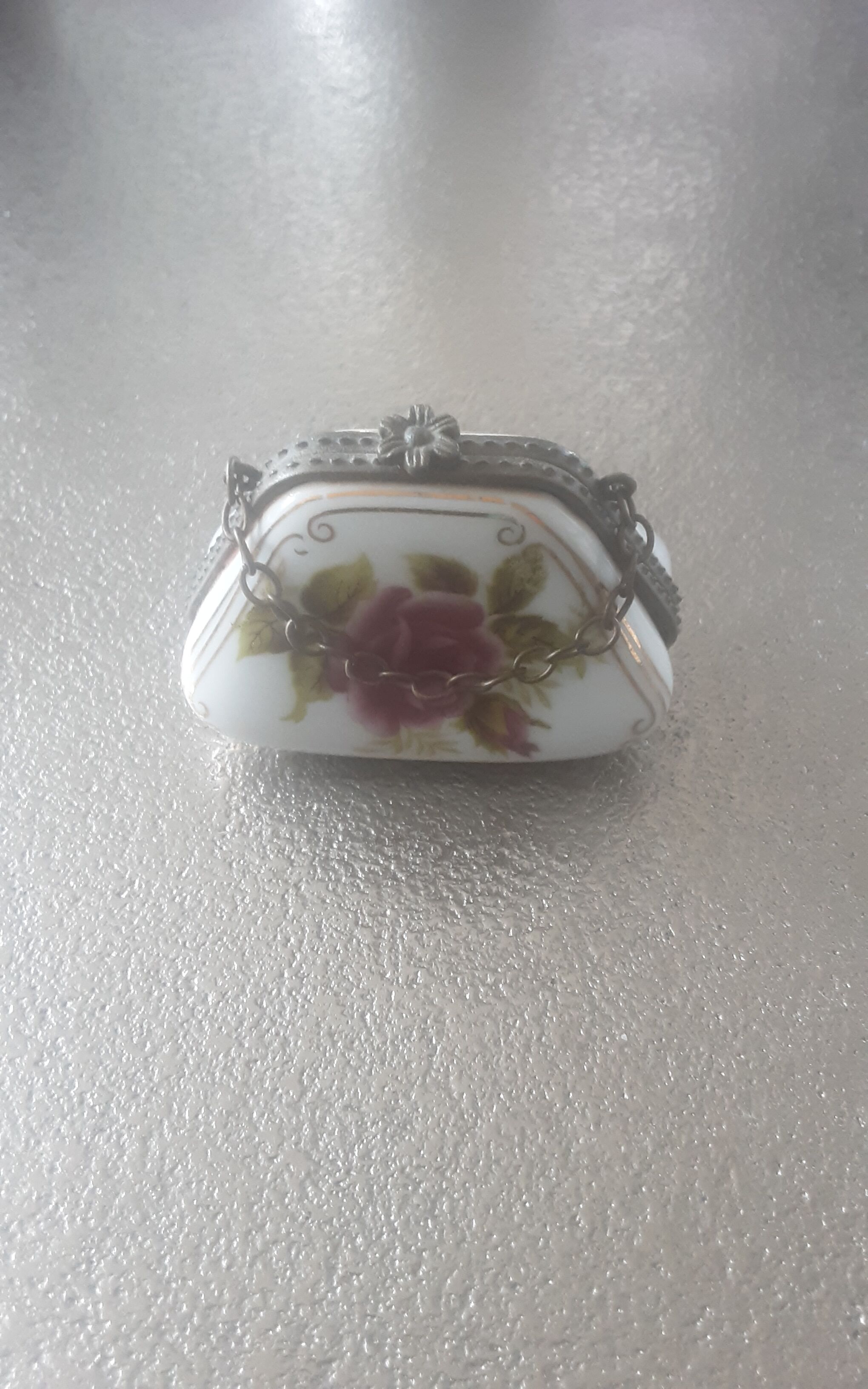 Lot 2 porcelain boxes Art