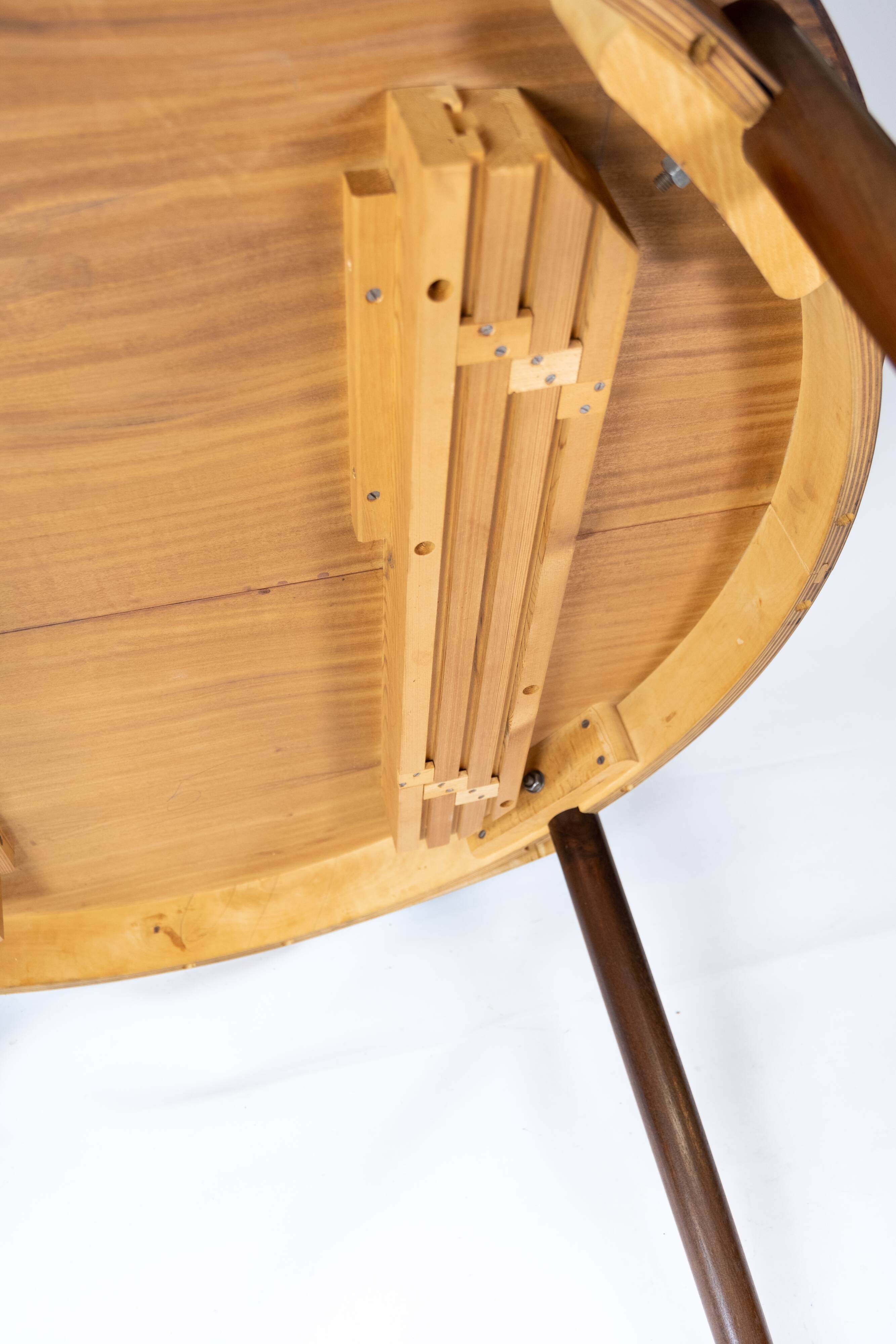Dining table in rosewood of danish design from the 1960s