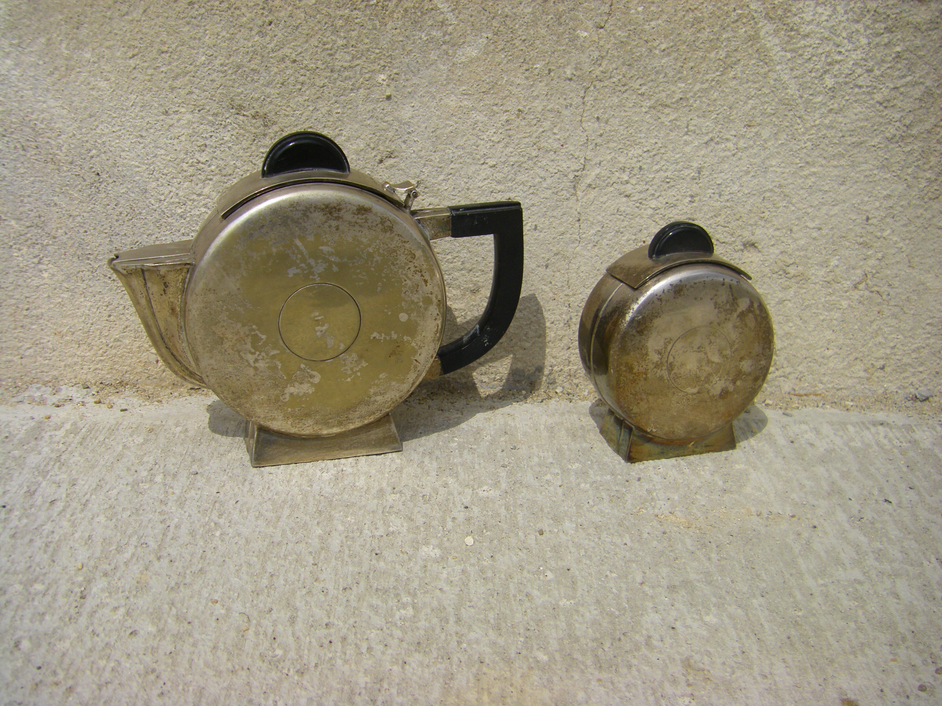Set of a teapot and a silver metal sugar bowl