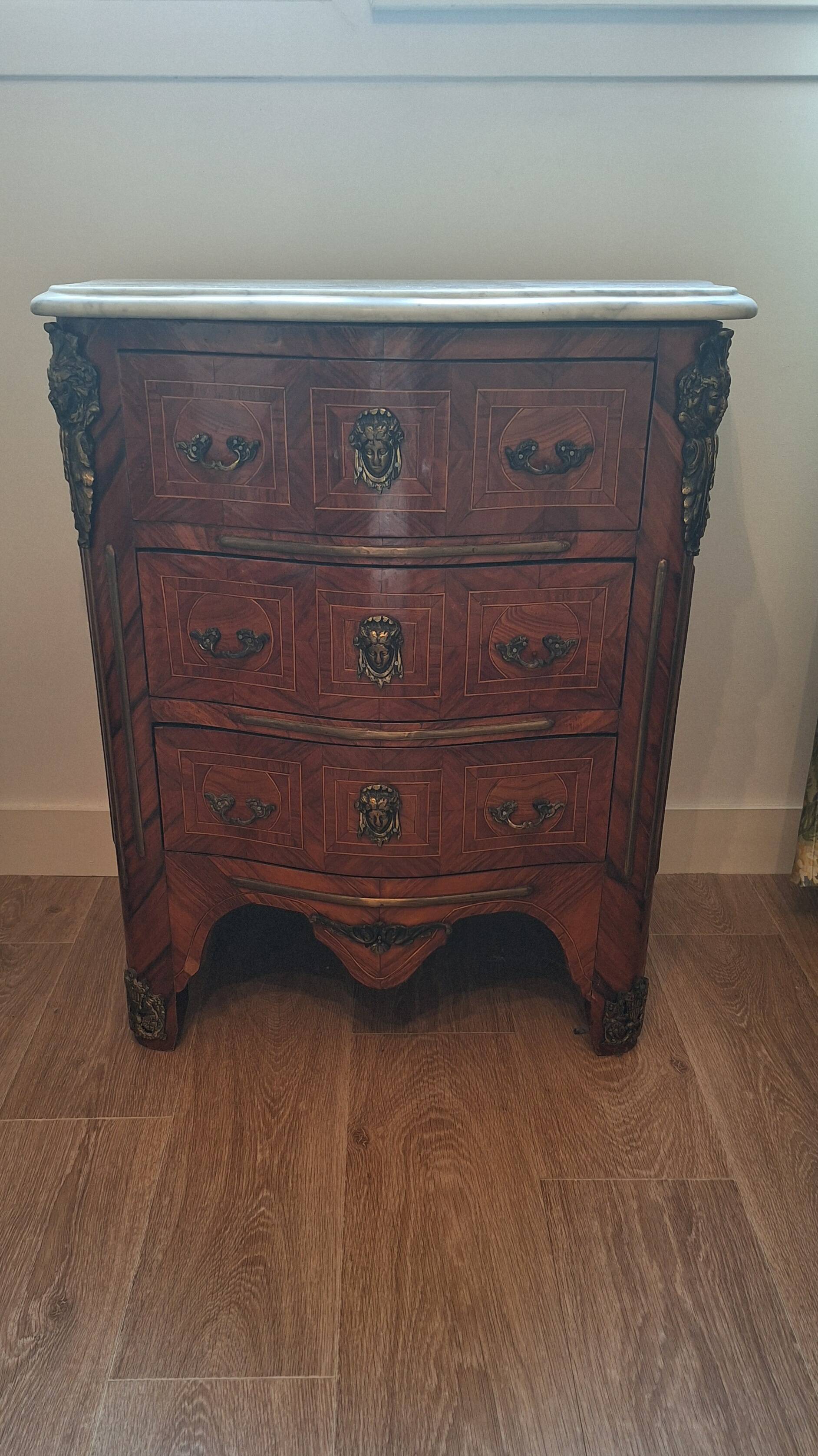 Commode louis XVI