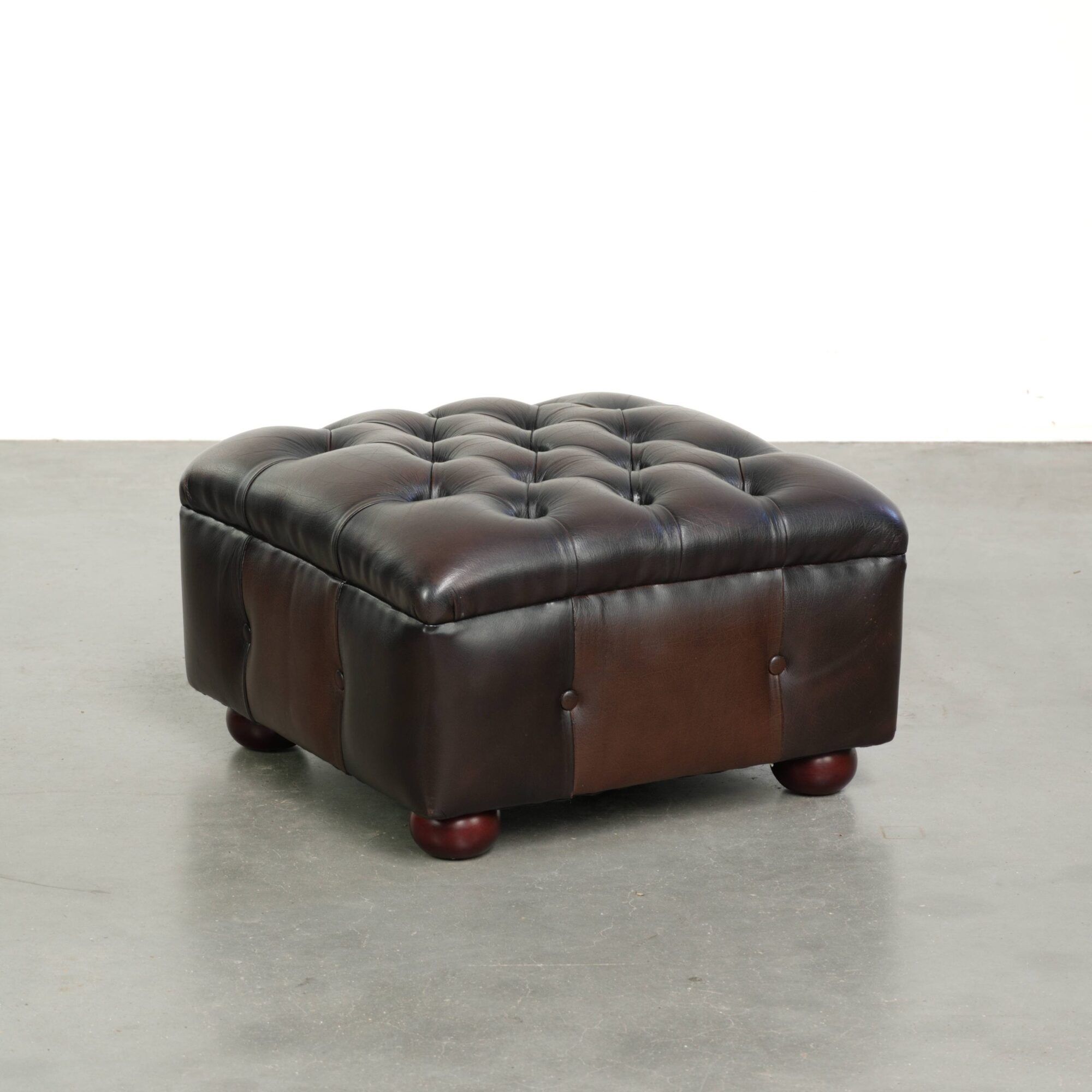 Cowhide Chesterfield ottoman with beautiful colours in English style