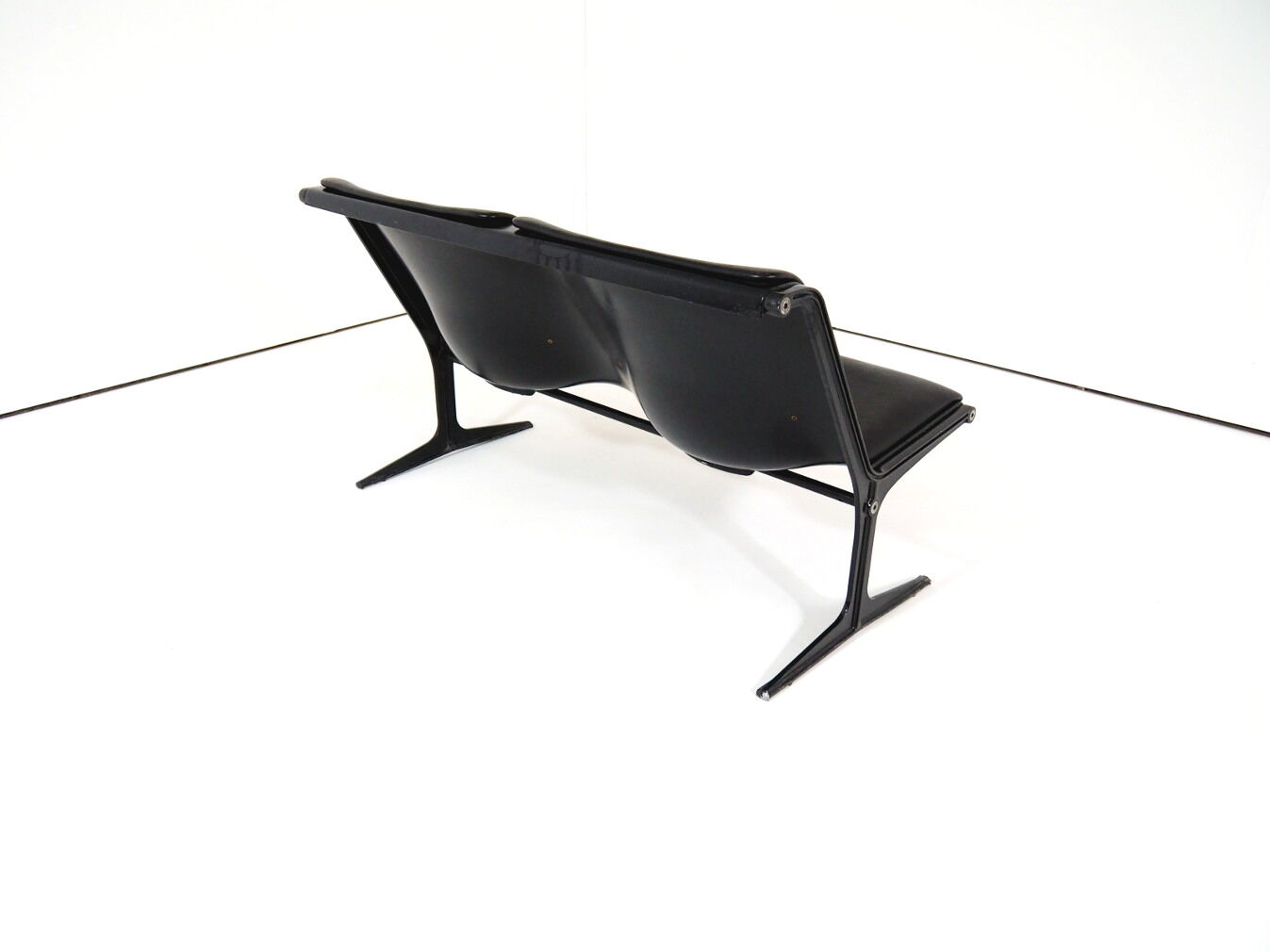 Two-seaters from the 60s by Friso Kramer for Wilkhahn