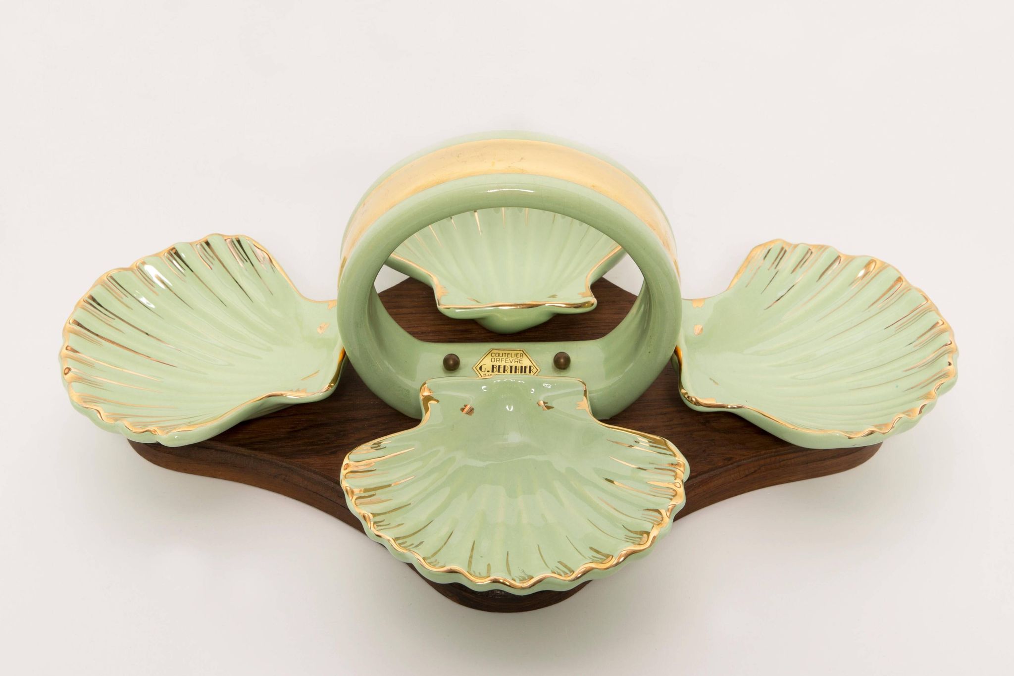 Vintage decorative plate in wood and ceramic with green shells, France, 1960s.