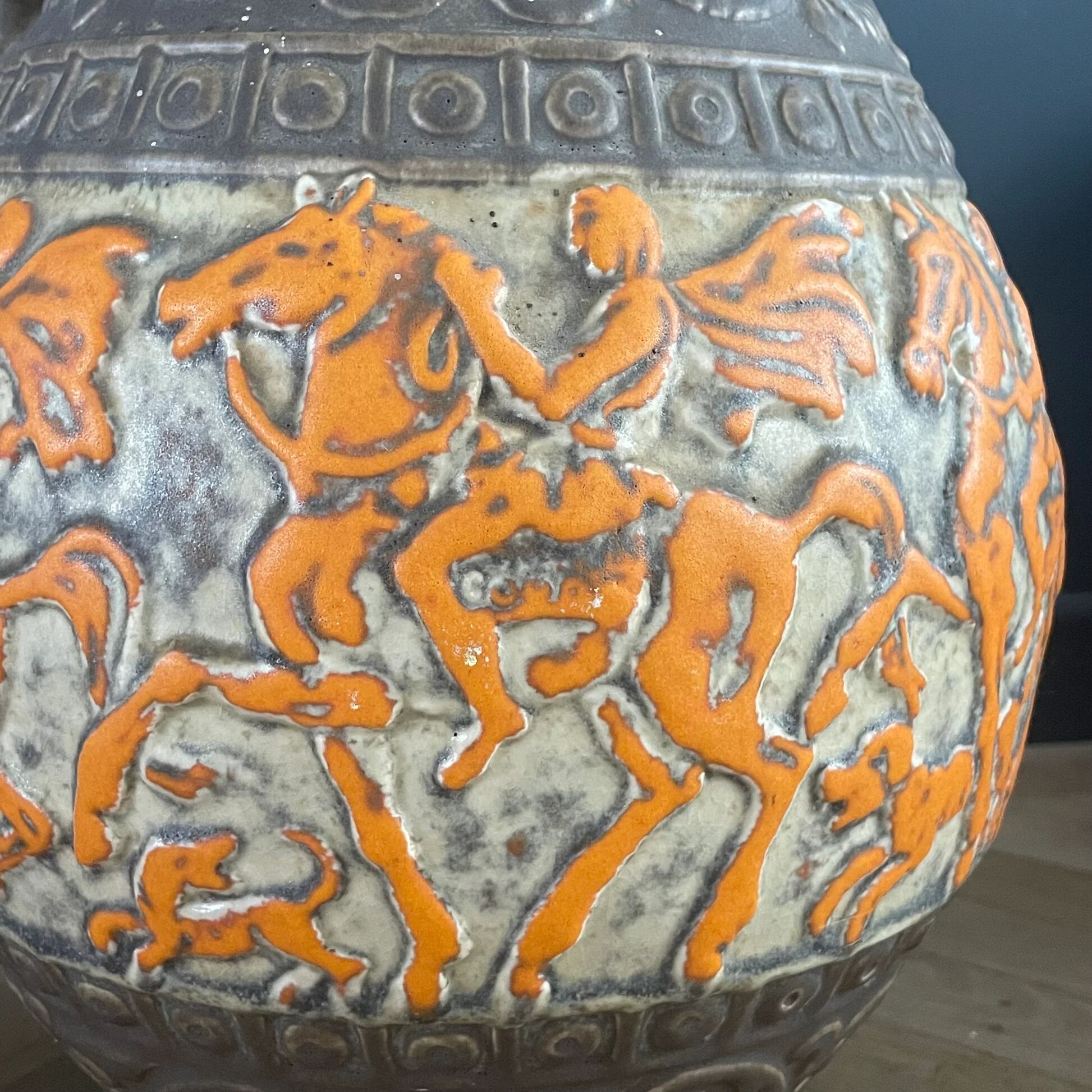 Vase de sol West Germany - motifs cavaliers orange