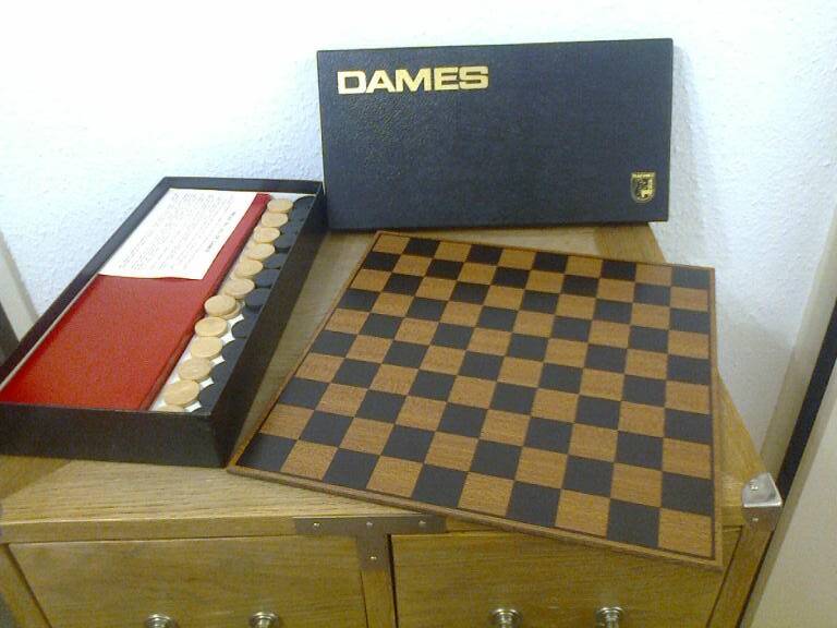 jeu de dames vintage (damier et pions) dans son coffret, marque Rachez