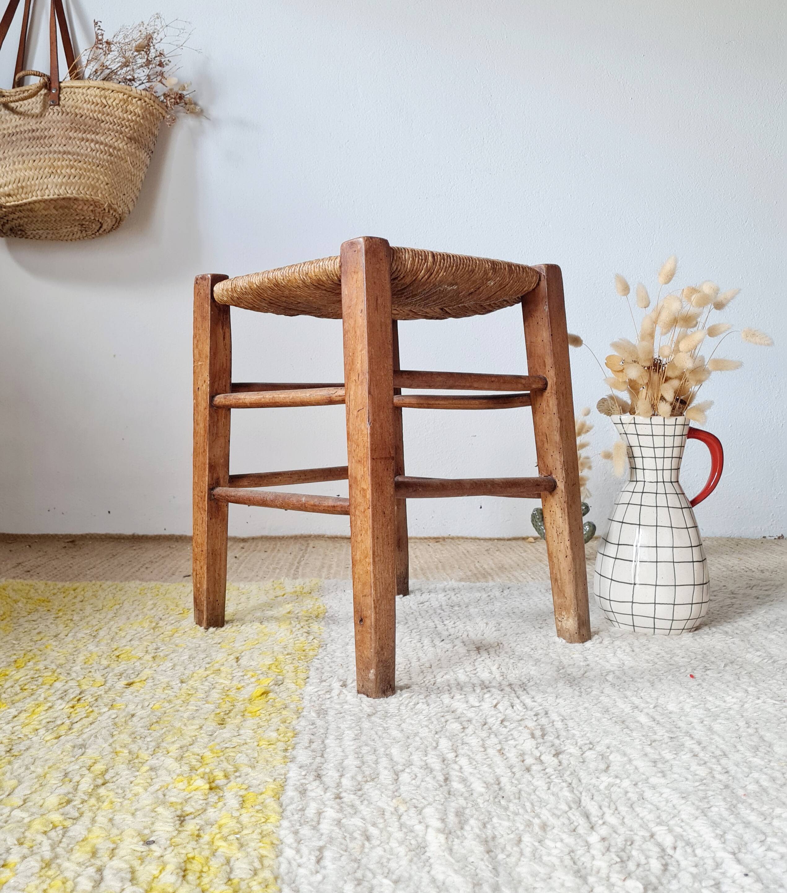 Tabouret de ferme ancien en bois et paille