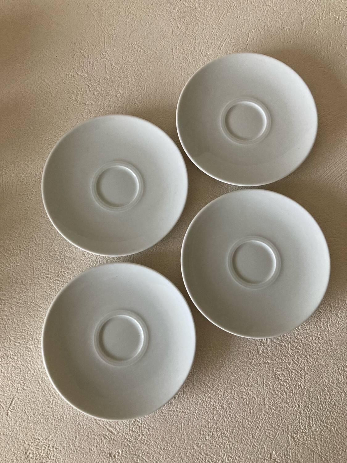 Tasses et Sous-tasses Guy Degrenne modèle Modulo blanc