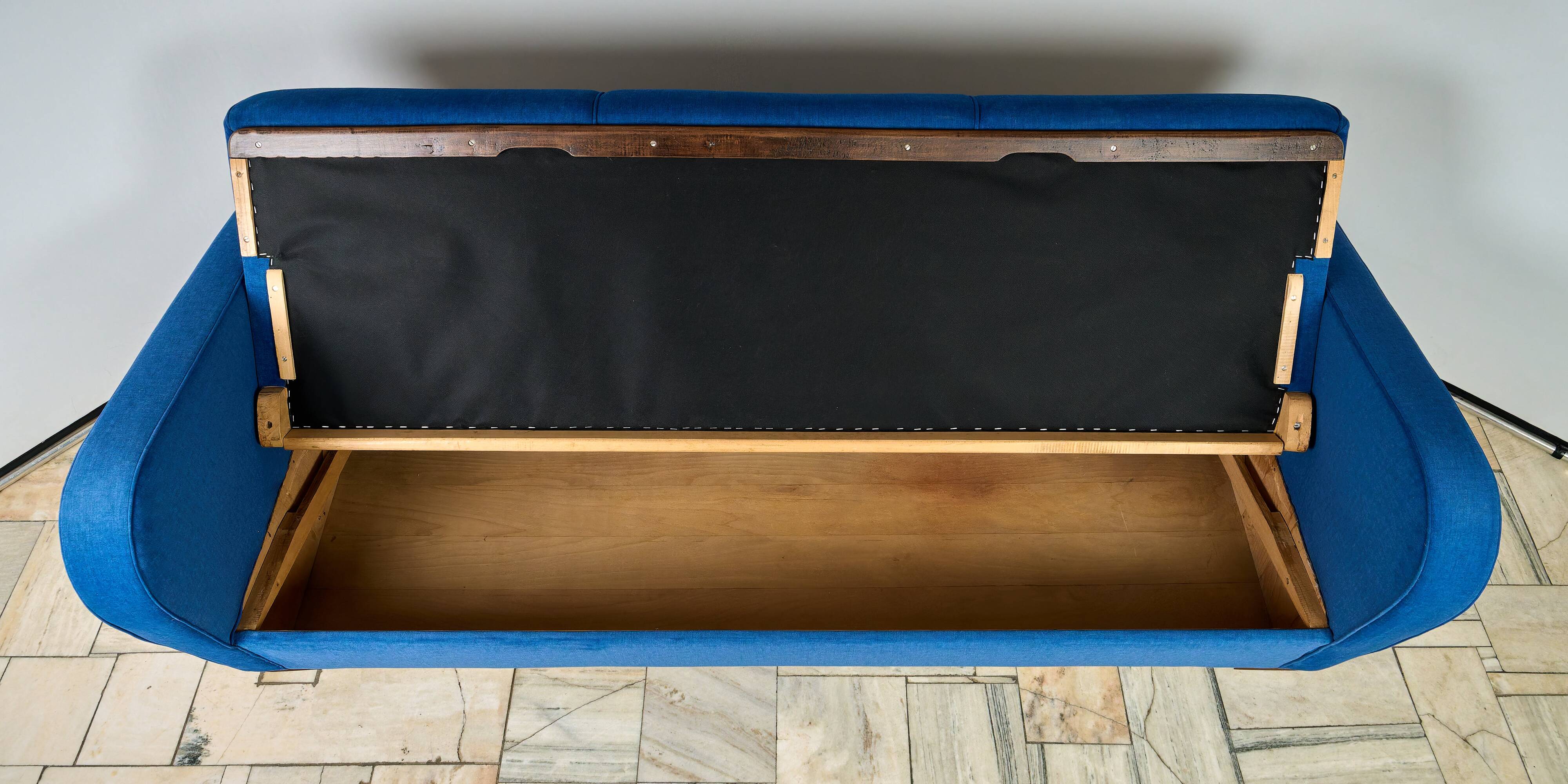 Catalogue art deco sofa H-363 designed by Jindrich Halabala for UP Zavody.