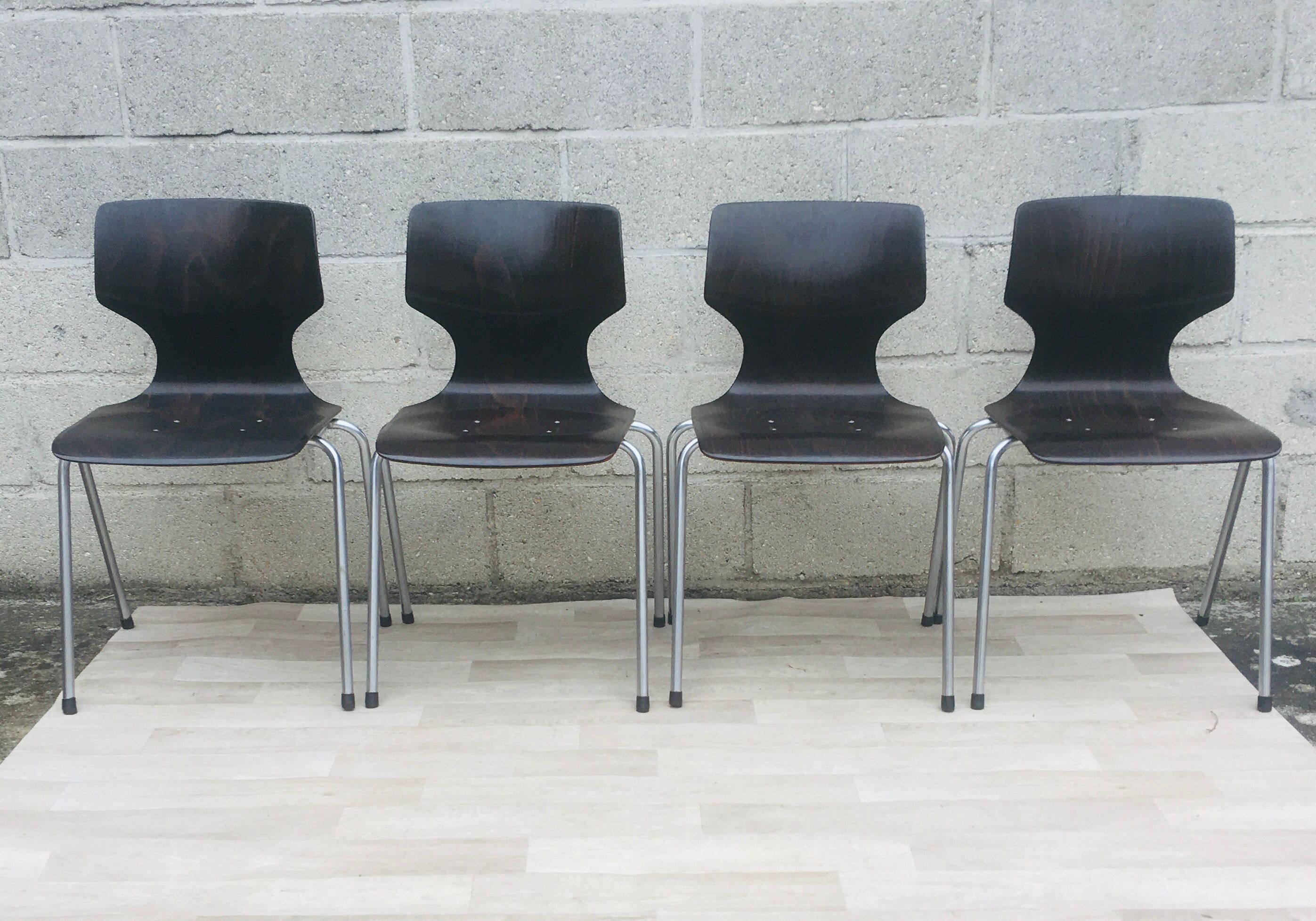 Set of 4 vintage chairs and Flottoto design