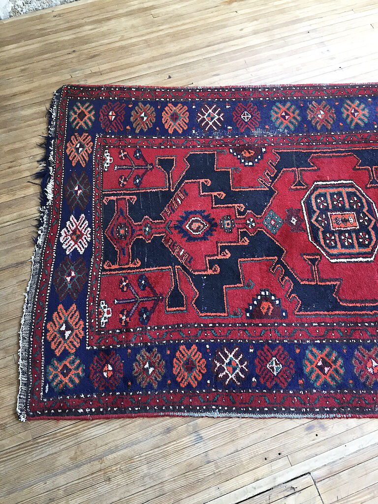 Hand knotted Persian rug - 210x126cm