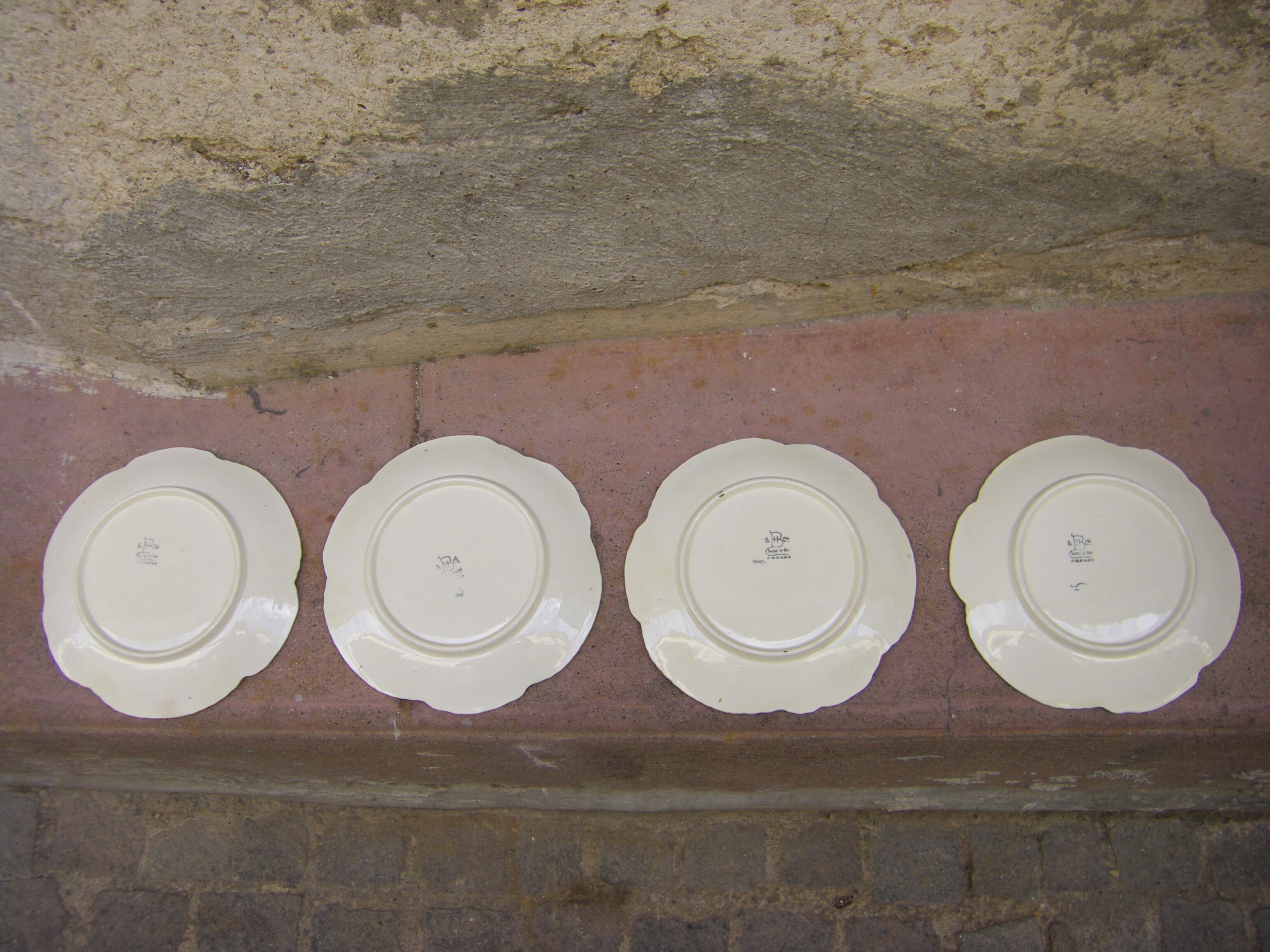Plates made from Choisy le Roi slip