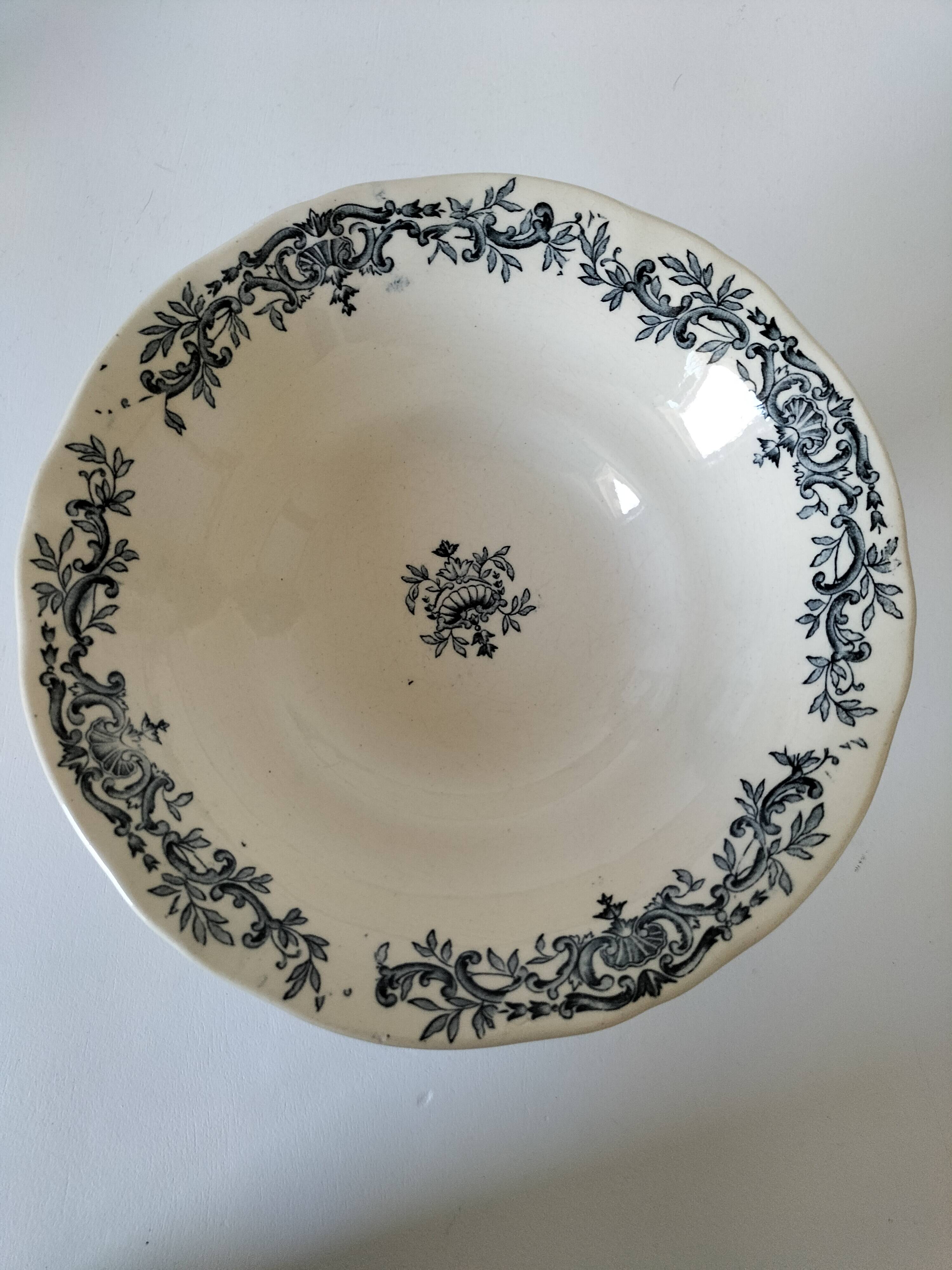 Compote dish on pedestal Longchamp, Régent model, period R. Charbonnier.