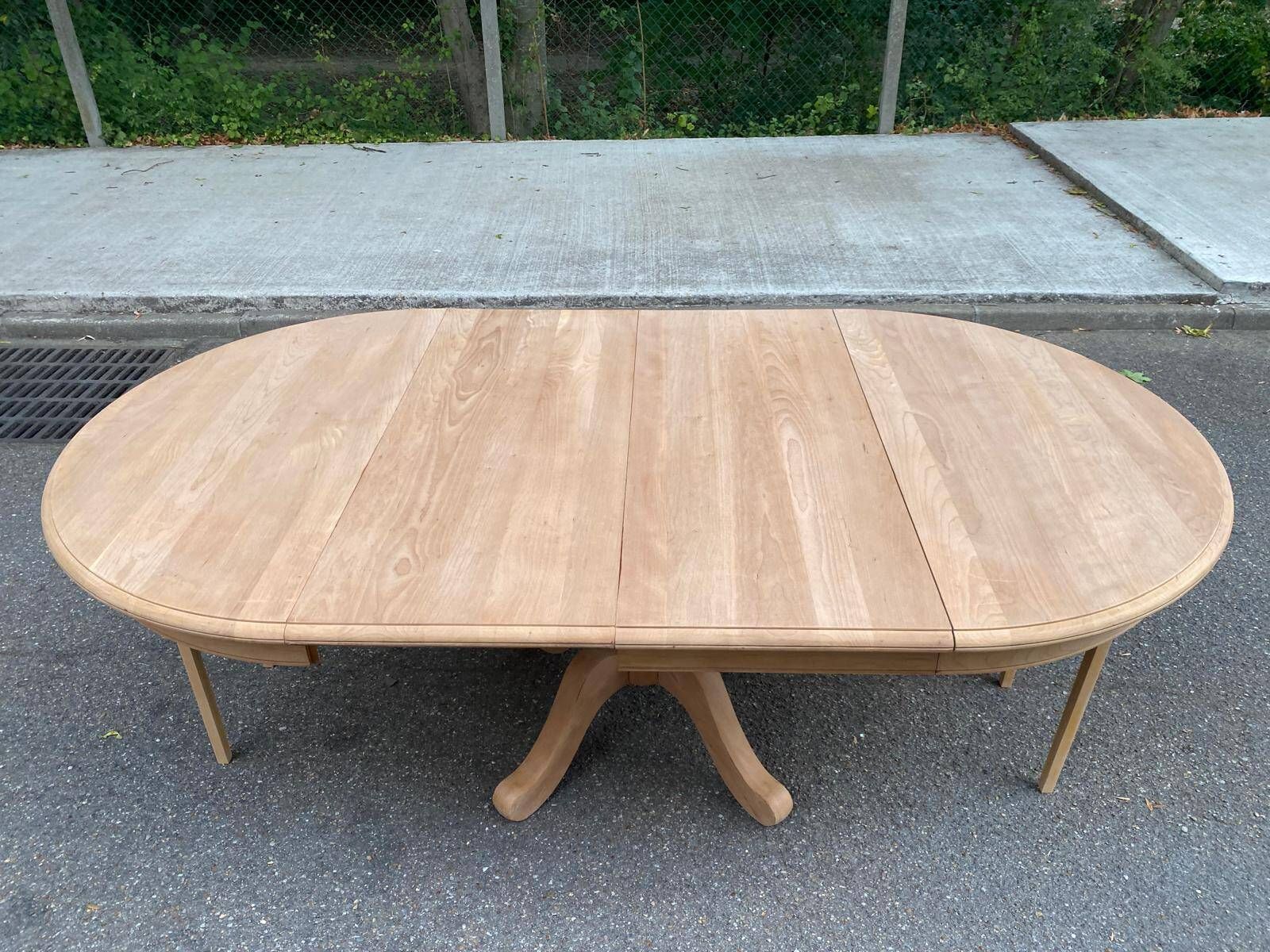 Table à manger ronde extensible décapée en merisier massif brut pied centra