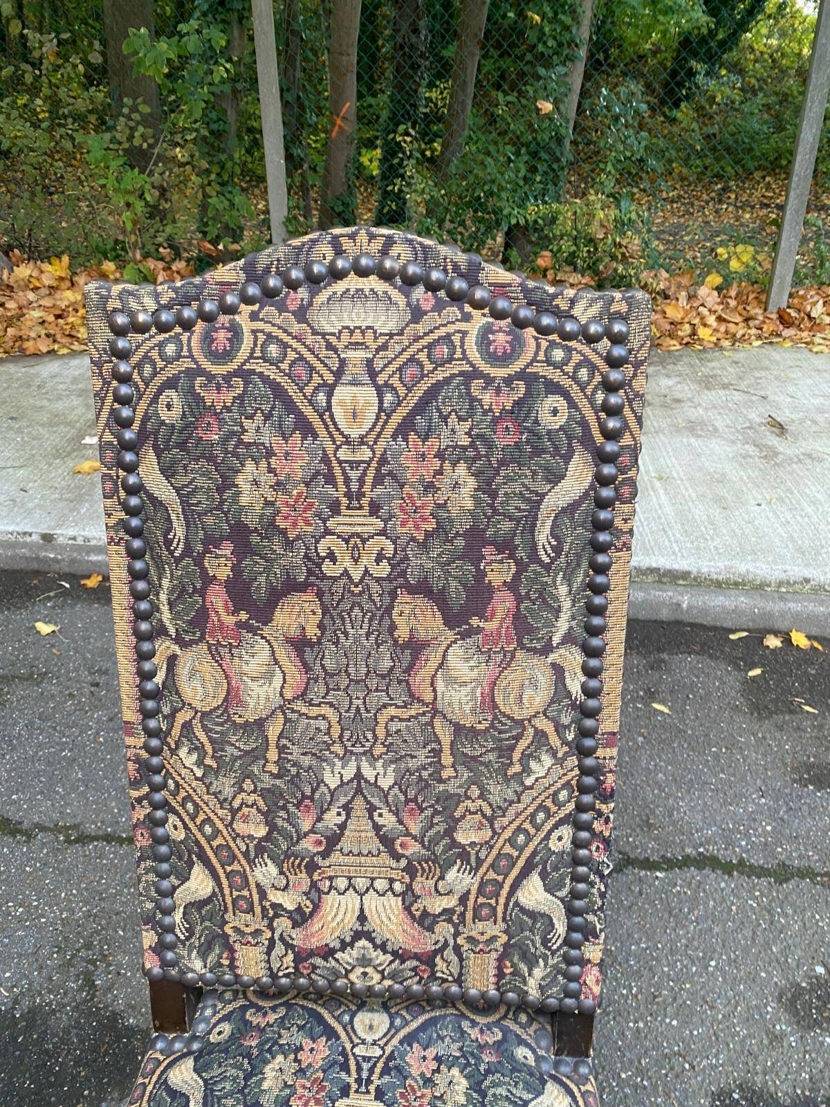 Vintage Louis XIII chair in solid wood and ecru fabric