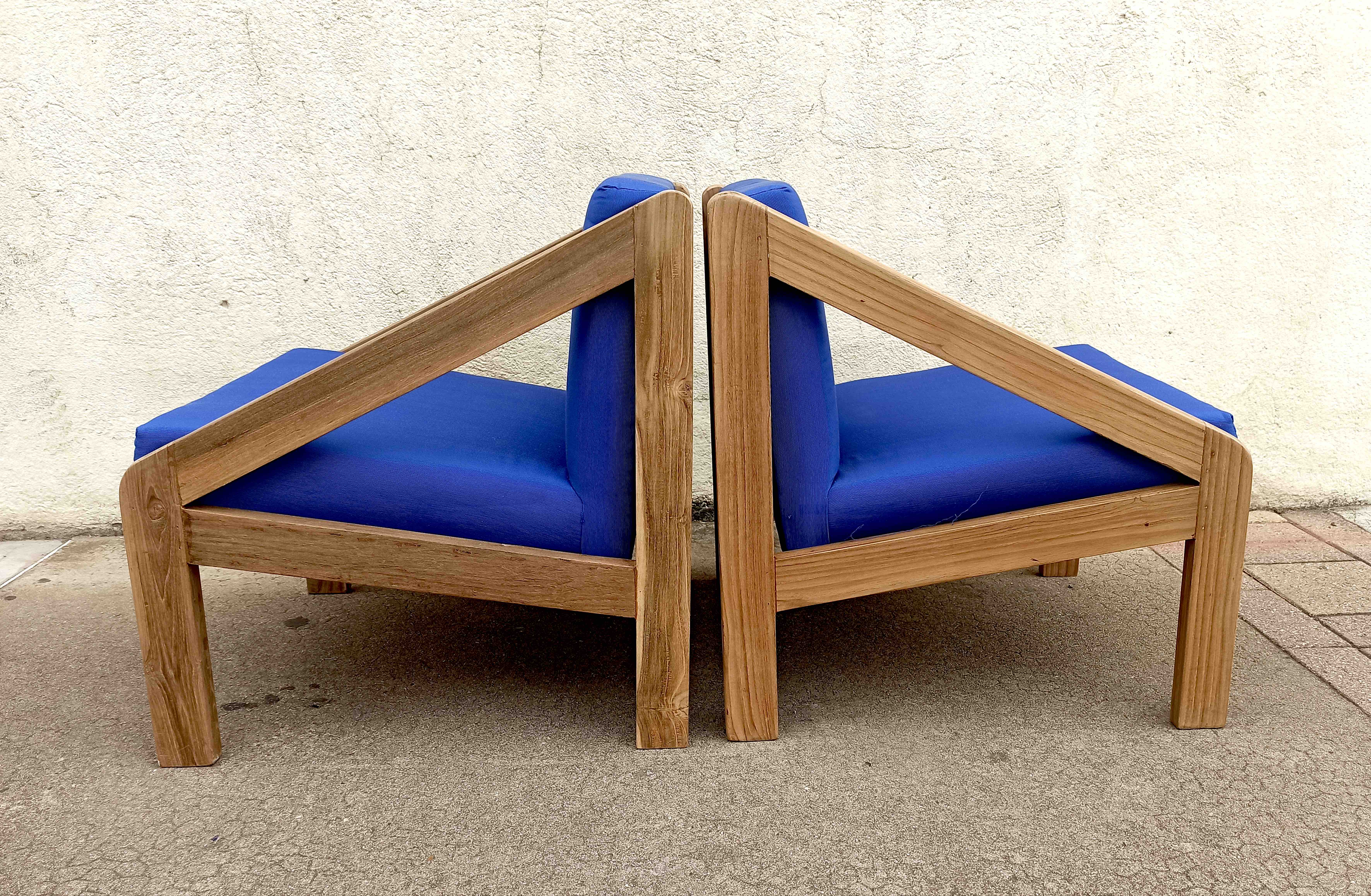 Paire de fauteuils années 70