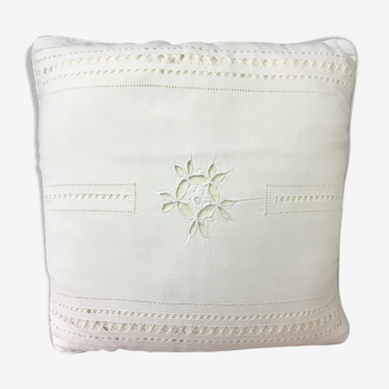 Coussin brodé linge ancien