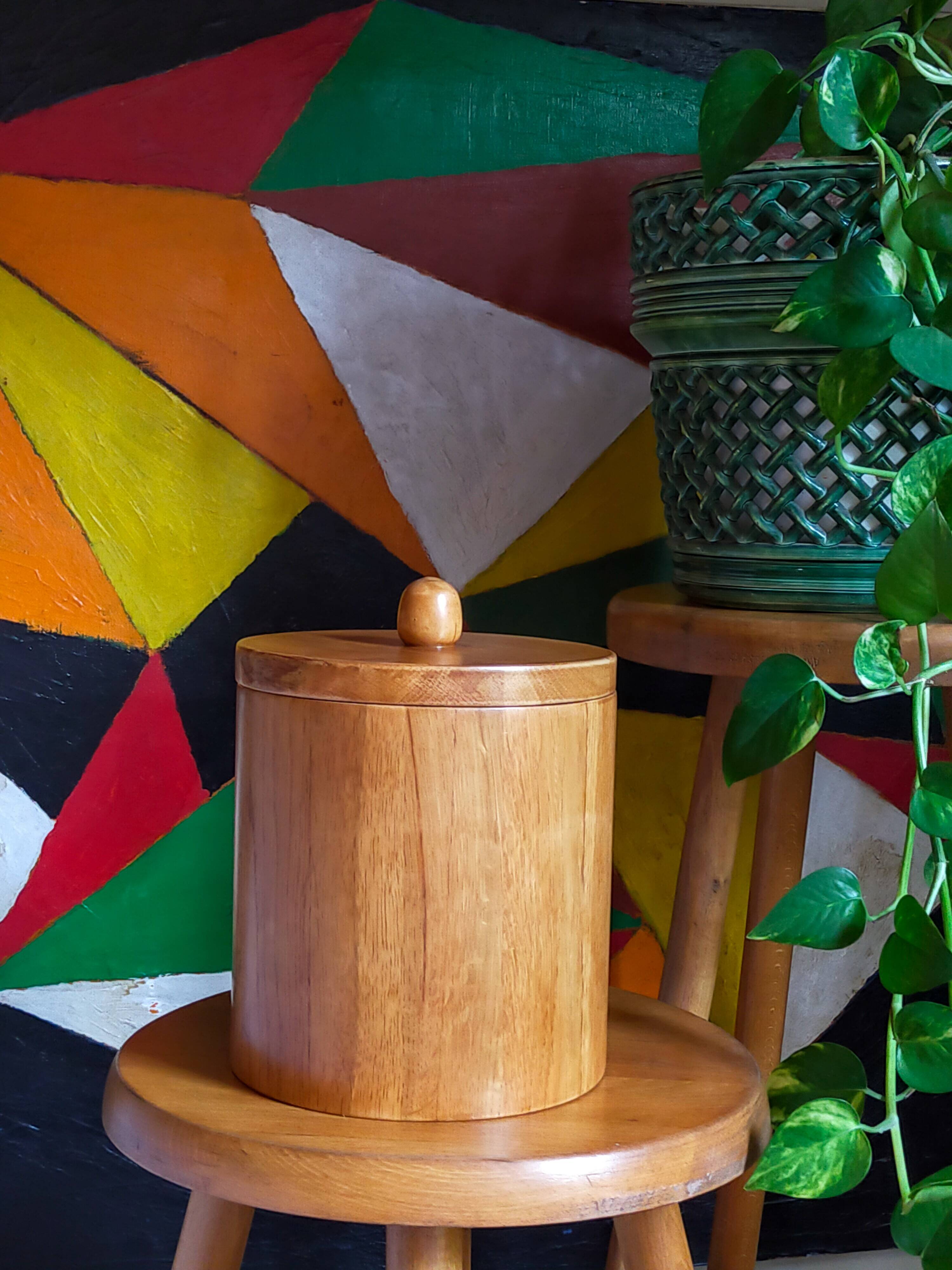 Vintage varnished solid blond wood box