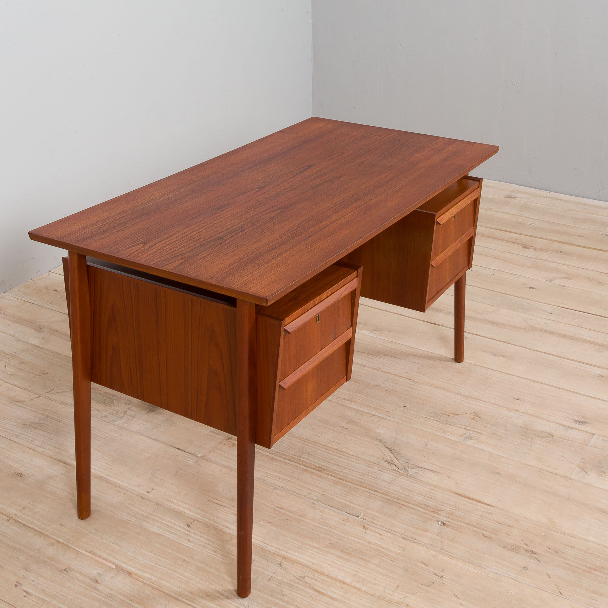 Danish mid century modern teak desk in teak with 4 drawers, 1960s