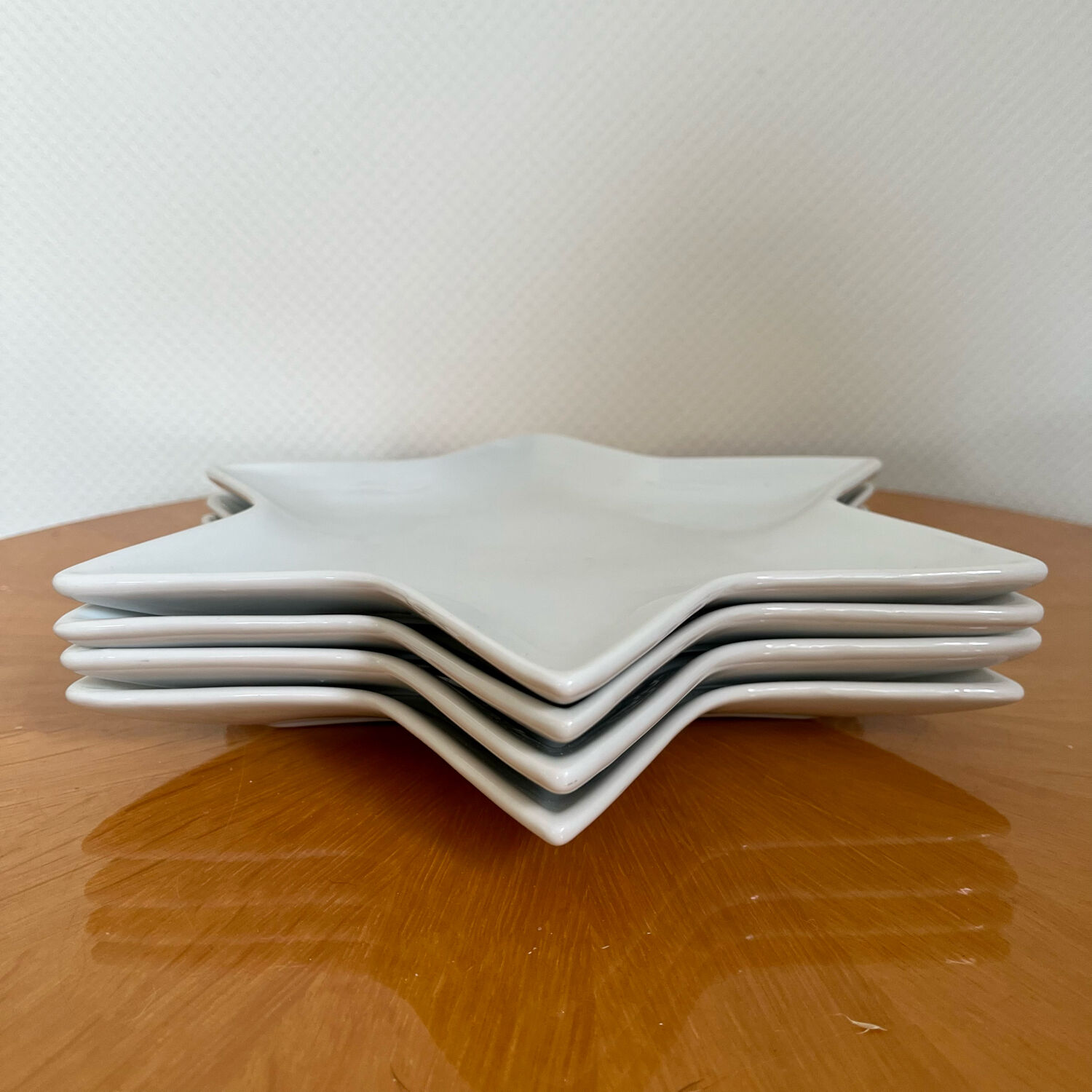 Set of 4 star-white earthenware plates