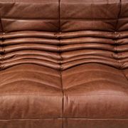 Sofa Togo en cuir cognac attribué à Michel Ducaroy pour Ligne Roset.