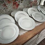 12 deep plates in porcelain with double gold trim.