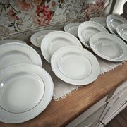 12 deep plates in porcelain with double gold trim.